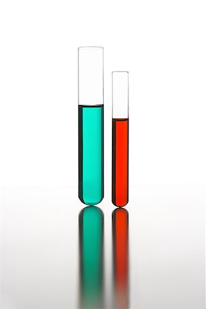 scale contrast in size - Close-up of two test tubes with colored liquid Stock Photo - Premium Royalty-Free, Code: 640-01361038