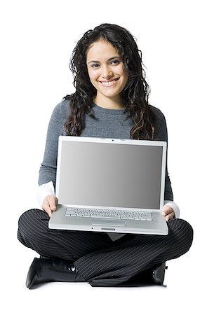 simsearch:640-01358649,k - Woman sitting cross legged with laptop smiling Fotografie stock - Premium Royalty-Free, Codice: 640-01361044