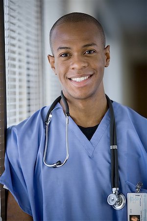 simsearch:640-01350259,k - Portrait of a male nurse smiling Foto de stock - Sin royalties Premium, Código: 640-01361056