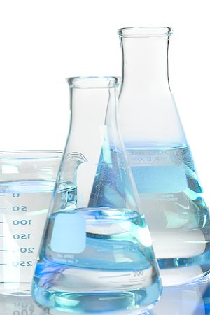 simsearch:630-01080489,k - Close-up of beakers Foto de stock - Sin royalties Premium, Código: 640-01361086