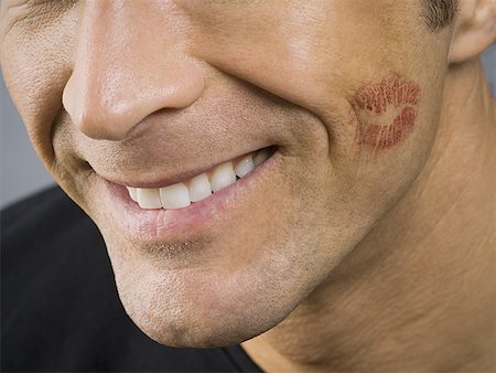 flattered - Gros plan d'un homme d'âge mûr avec rouge à lèvres sur sa joue Photographie de stock - Premium Libres de Droits, Code: 640-01361496