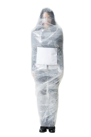 Frau verpackt in Luftpolsterfolie mit leere Zeichen Stockbilder - Premium RF Lizenzfrei, Bildnummer: 640-01361736