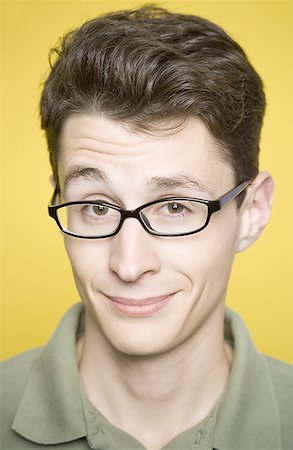 pijo - Portrait d'un jeune homme souriant Photographie de stock - Premium Libres de Droits, Code: 640-01361804