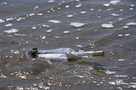 Message in a bottle washed up on shore Stock Photo - Premium Royalty-Free, Code: 640-01361860