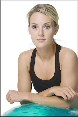 simsearch:640-01358972,k - Porträt einer jungen Frau, stützte sich auf eine Fitness-ball Stockbilder - Premium RF Lizenzfrei, Bildnummer: 640-01362561