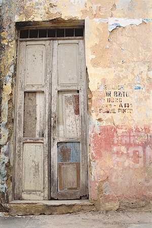 Facade of a dilapidated doorway Stock Photo - Premium Royalty-Free, Code: 640-01362667