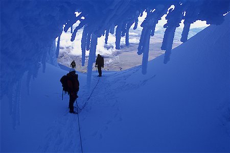 simsearch:640-01349855,k - Three people trekking on a snow covered mountain Foto de stock - Sin royalties Premium, Código: 640-01362797