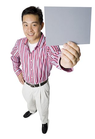 simsearch:640-01354438,k - Portrait d'un homme adult moyen tenant une pancarte blanche Photographie de stock - Premium Libres de Droits, Code: 640-01362849