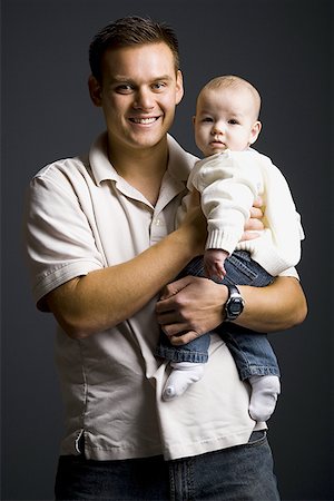 simsearch:640-01458949,k - Père tient bébé garçon Photographie de stock - Premium Libres de Droits, Code: 640-01363147