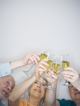 simsearch:640-01363138,k - Low angle view of two senior couples making a toast Foto de stock - Sin royalties Premium, Código: 640-01363224