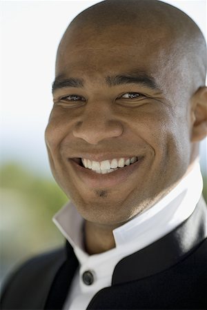 smoking adults african ethnicity - Gros plan d'un homme souriant Photographie de stock - Premium Libres de Droits, Code: 640-01363372