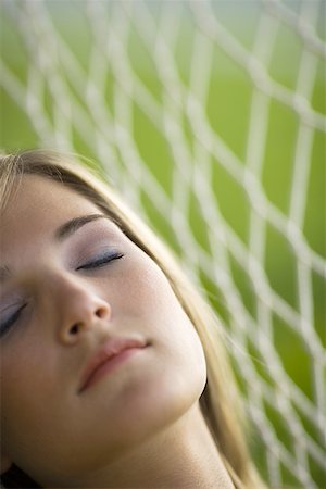 simsearch:640-01360952,k - Close-up of a teenage Girl ruht auf einer Hängematte Stockbilder - Premium RF Lizenzfrei, Bildnummer: 640-01363470
