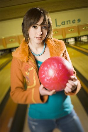 simsearch:640-03265586,k - Portrait of a teenage girl holding a bowling ball Stock Photo - Premium Royalty-Free, Code: 640-01363757