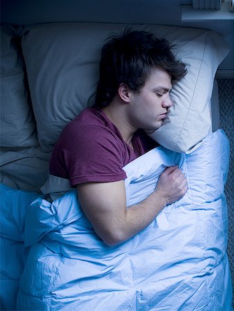 simsearch:640-01355958,k - Man sleeping in bed Fotografie stock - Premium Royalty-Free, Codice: 640-01363969