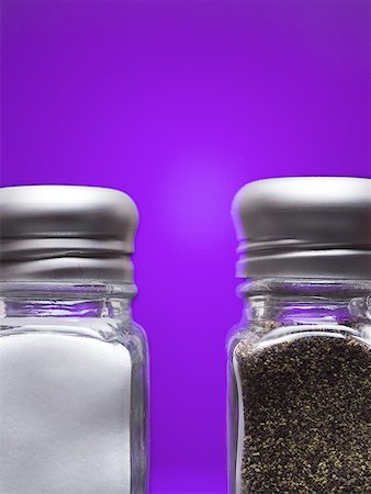 salt and pepper - Close-up de dispositifs trembleurs de sel et poivre Photographie de stock - Premium Libres de Droits, Code: 640-01458610