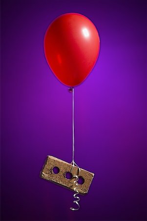 elio - Helium balloon lifting brick Fotografie stock - Premium Royalty-Free, Codice: 640-01458669