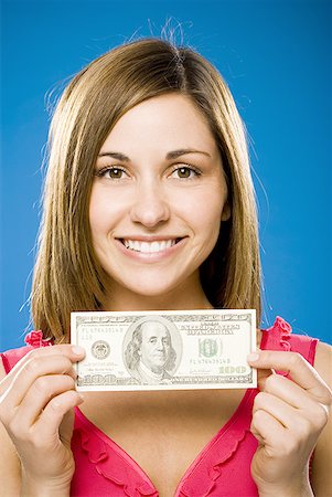 Woman holding one hundred American dollar bill smiling Foto de stock - Sin royalties Premium, Código: 640-01458872