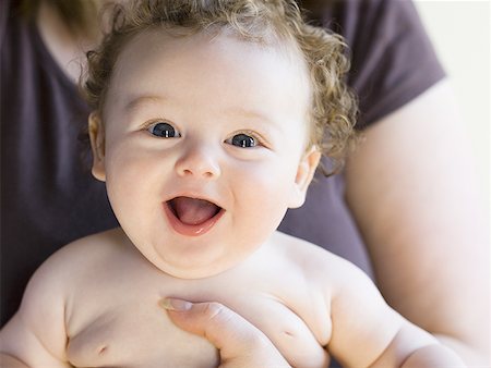 simsearch:640-01458949,k - Gros plan du bébé souriant Photographie de stock - Premium Libres de Droits, Code: 640-01459043