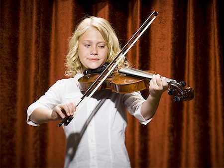 fiddling - Violon jeu de fille sur scène Photographie de stock - Premium Libres de Droits, Code: 640-01574964