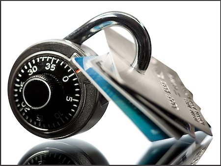 simsearch:640-02657375,k - Cadenas à combinaison avec quatre cartes bancaires Photographie de stock - Premium Libres de Droits, Code: 640-01575068