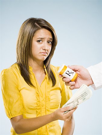 Woman paying for prescription Foto de stock - Sin royalties Premium, Código: 640-01601599