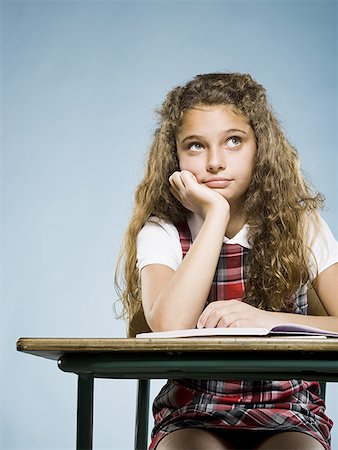 Girl sitting at desk with workbook looking bored Foto de stock - Sin royalties Premium, Código: 640-01601690