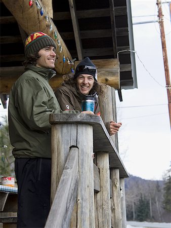family in log cabin - Two men outdoors at log cabin smiling with toques Foto de stock - Sin royalties Premium, Código: 640-01601786