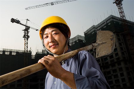 pá - Construction worker outdoors with helmet smiling Foto de stock - Royalty Free Premium, Número: 640-01645388