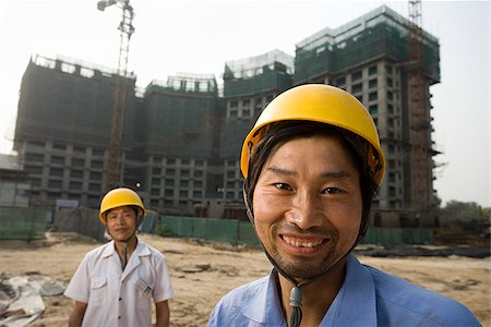 simsearch:640-02949616,k - Two construction workers on the job site. Foto de stock - Royalty Free Premium, Número: 640-02656212