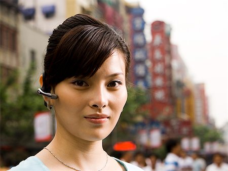 simsearch:640-02949616,k - Woman with a cell phone earpiece. Foto de stock - Royalty Free Premium, Número: 640-02656289