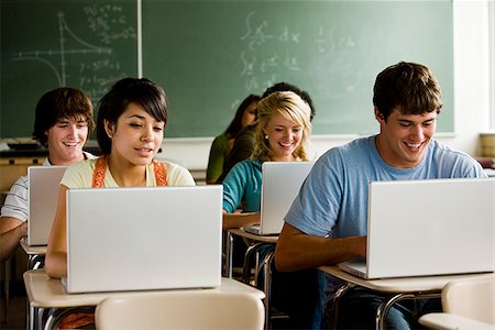 simsearch:640-02657375,k - Élèves dans une salle de classe. Photographie de stock - Premium Libres de Droits, Code: 640-02656600