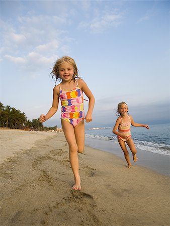 simsearch:640-02776656,k - Young girls running in the surf. Foto de stock - Sin royalties Premium, Código: 640-02656704