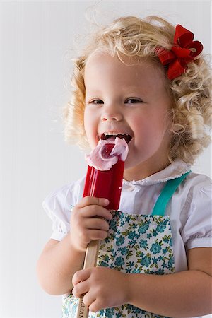 little girl with a spatula. Stock Photo - Premium Royalty-Free, Code: 640-02657394