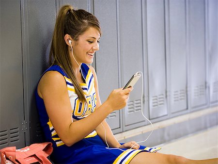 cheerleader in a school hallway Foto de stock - Sin royalties Premium, Código: 640-02657631