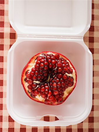 simsearch:640-02656973,k - pomegranate in a fast food container Fotografie stock - Premium Royalty-Free, Codice: 640-02657764