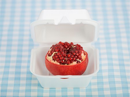 simsearch:640-02656973,k - pomegranate in a fast food container Fotografie stock - Premium Royalty-Free, Codice: 640-02657767