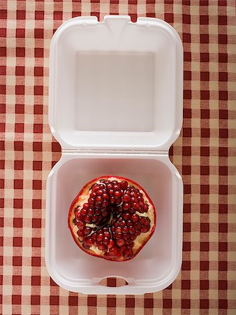 simsearch:640-02656973,k - pomegranate in a fast food container Fotografie stock - Premium Royalty-Free, Codice: 640-02657762