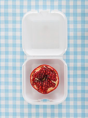 simsearch:640-02656973,k - pomegranate in a fast food container Fotografie stock - Premium Royalty-Free, Codice: 640-02657771