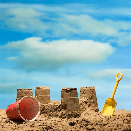 sandburg - jouets de plage Photographie de stock - Premium Libres de Droits, Code: 640-02659035