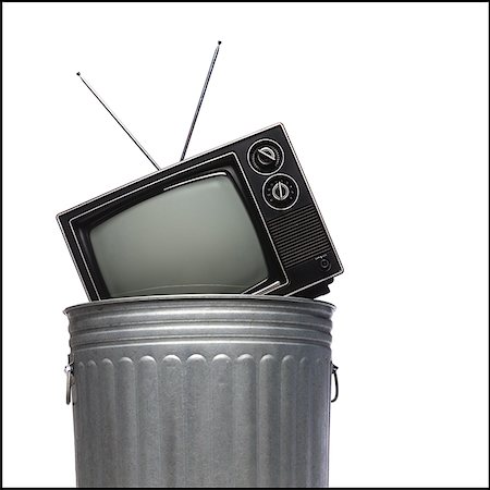 tv in the trash Foto de stock - Sin royalties Premium, Código: 640-02659196