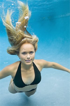 Portrait of a teenage girl swimming and smiling Stock Photo - Premium Royalty-Free, Code: 640-02764444