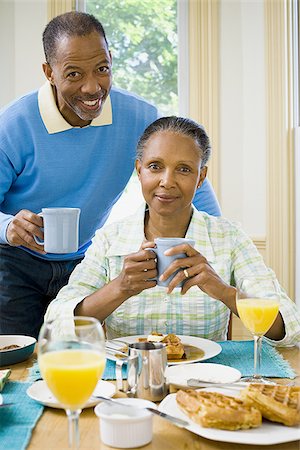 simsearch:640-01366149,k - Portrait of a senior woman and a senior man smiling at the breakfast table Fotografie stock - Premium Royalty-Free, Codice: 640-02764582