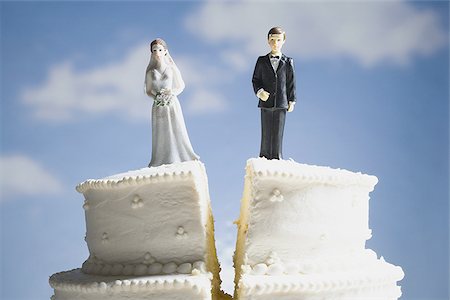 Wedding cake visual metaphor with figurine cake toppers Stock Photo - Premium Royalty-Free, Code: 640-02764851