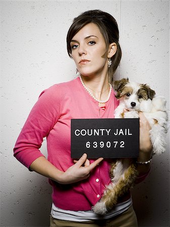 female in jail - Mug shot de femme avec chien Photographie de stock - Premium Libres de Droits, Code: 640-02765019