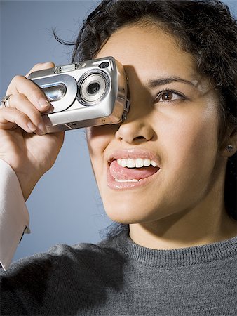 simsearch:640-03255699,k - Woman taking a photo with digital camera smiling Foto de stock - Sin royalties Premium, Código: 640-02765184