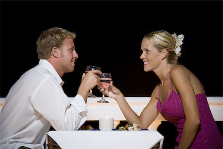 Profile of a man and a woman toasting with wineglasses Stock Photo - Premium Royalty-Free, Code: 640-02766496