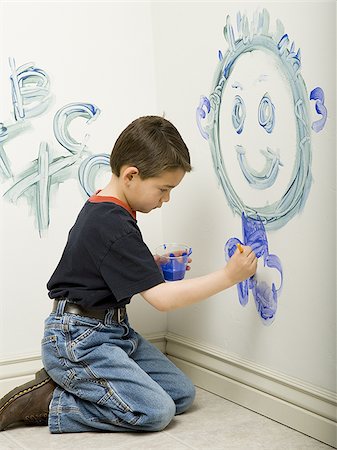 painting of boy kneeling - Portrait of a boy painting on a wall Stock Photo - Premium Royalty-Free, Code: 640-02766841