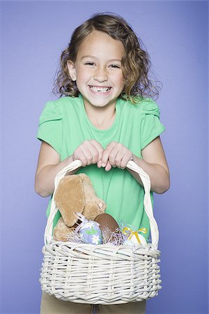 simsearch:640-02767010,k - Portrait of a girl holding Easter bunnies and Easter eggs in a wicker basket Foto de stock - Sin royalties Premium, Código: 640-02766972