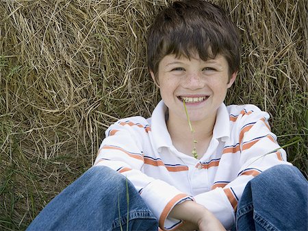 sit hay bale - Portrait of a boy sitting against a hay bale Stock Photo - Premium Royalty-Free, Code: 640-02767233