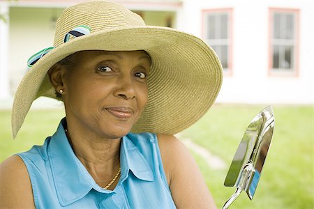simsearch:640-02767411,k - Portrait of a senior woman smiling Stock Photo - Premium Royalty-Free, Code: 640-02767445